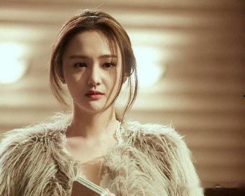 穿越娱乐圈吃瓜爽文,吃瓜成瘾，爽文人生